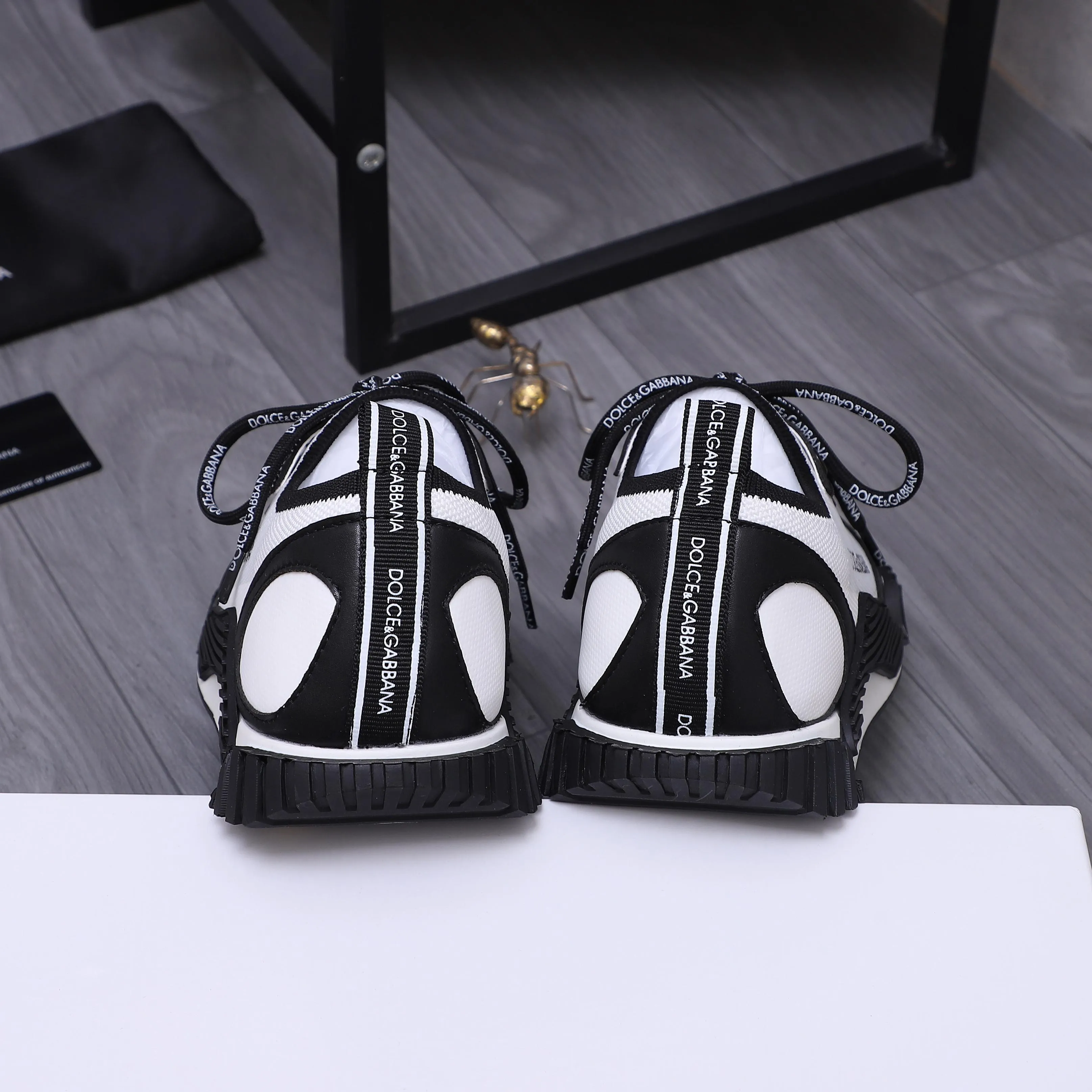Men's shoes💰442 Product trademark: DG (Dolce & Gabbana) couple's casual shoes Regular size: 35-46 Product materials: Selected cowhide stitching fly woven upper, cowhide insole, original outsole